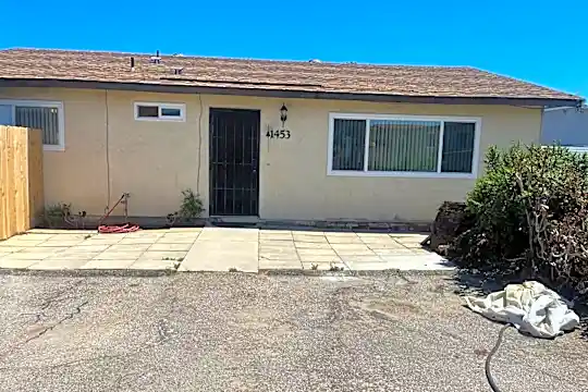 1453 Marline Ave Photo 2