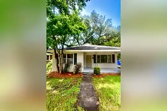 2104 Maybank Hwy Photo 1