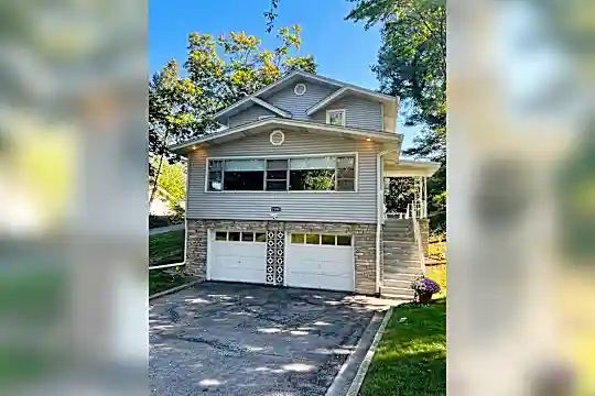 2200 Chastleton Dr Photo 1