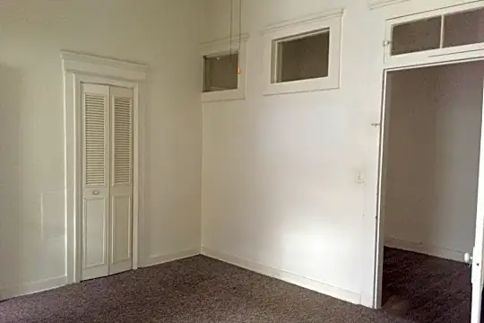 1072 Baxter Ave Photo 2