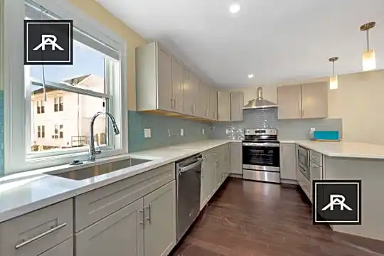 43 Wright Ave Photo 2