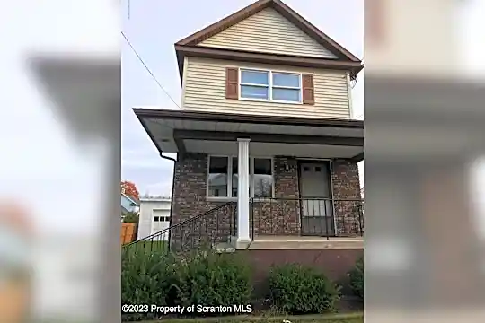1100 Frieda St Photo 1
