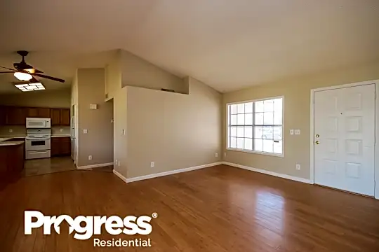 7014 W Jenan Dr Photo 2