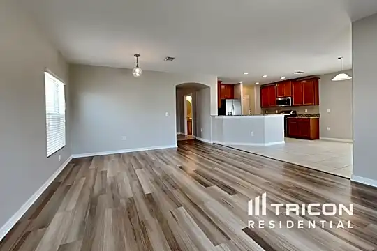 1210 Trailwater Street Photo 2