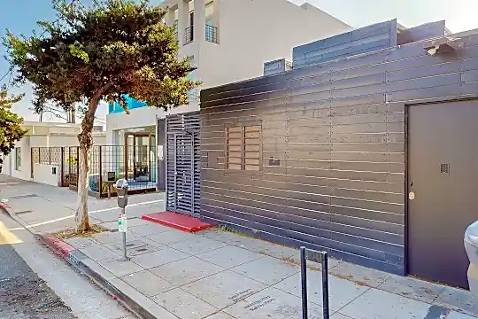 2222 Main St Photo 2