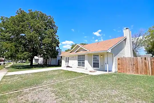 3707 Holbert Dr Photo 2