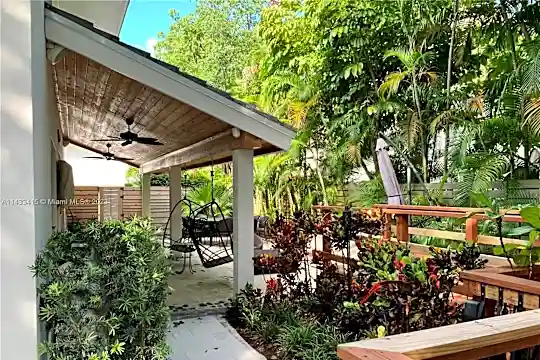 2411 S Miami Ave Photo 2