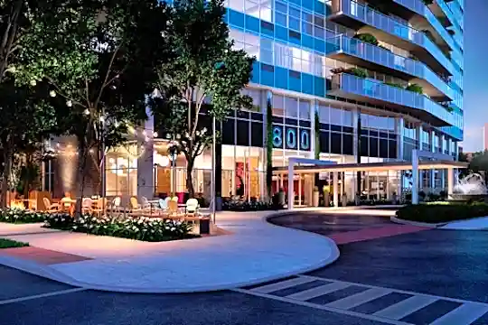 800 Tower City Club Apartments Photo 2