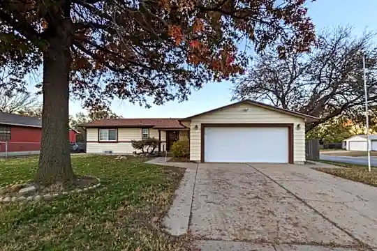 5108 E Looman St Photo 1