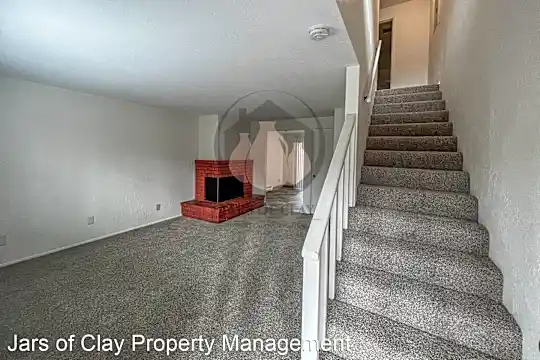 3071 D St NE Photo 2