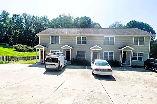 415 Baugh Ln NE Photo 1