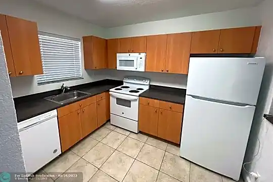 4853 NW 9th Dr #4853 Photo 1