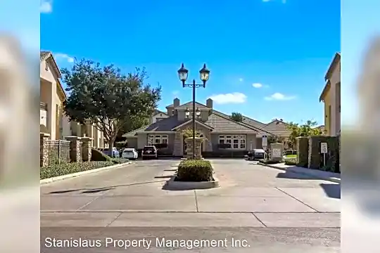 1360 Shady Ln Photo 1