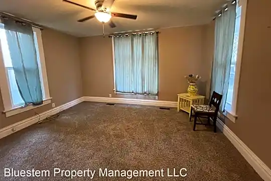 2302 Faraon St Photo 2