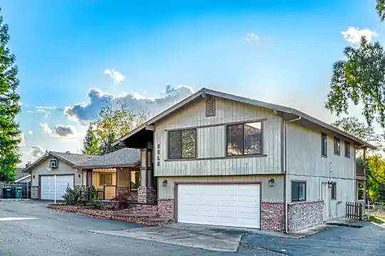 8868 Oak Ave Photo 2