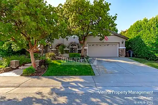 3031 Southcreek Dr Photo 2