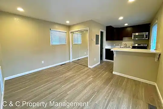 802 Sunset Dr Photo 1