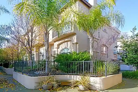 Sunset Rocklin Townhomes Photo 2