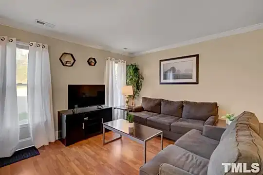 2225 Summit St #1 Photo 1