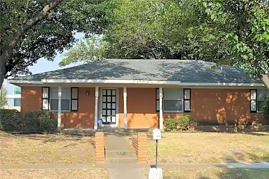 1909 Wisteria Way Photo 1