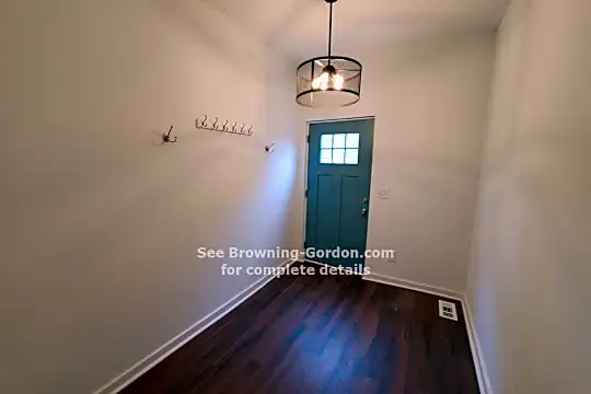 1218 B Chester Avenue Photo 2