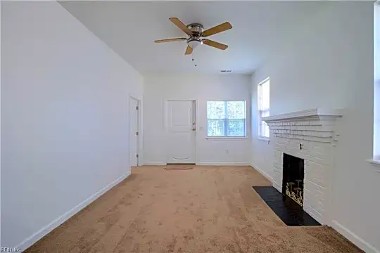 218 Cherry Ave Photo 2