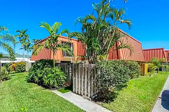 3211 Gardens E Dr #A Photo 1