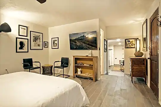 2500 Cashion Pl Photo 2