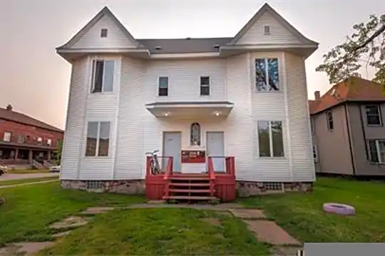 1727 John Ave Photo 2