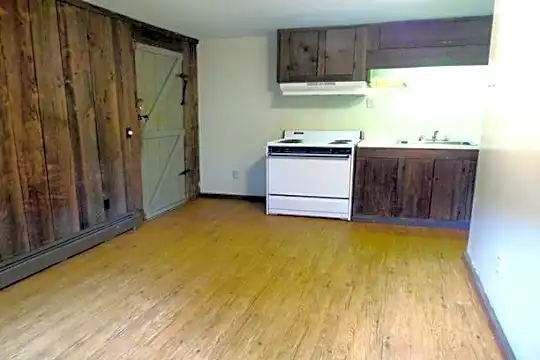 8 Library St Photo 2