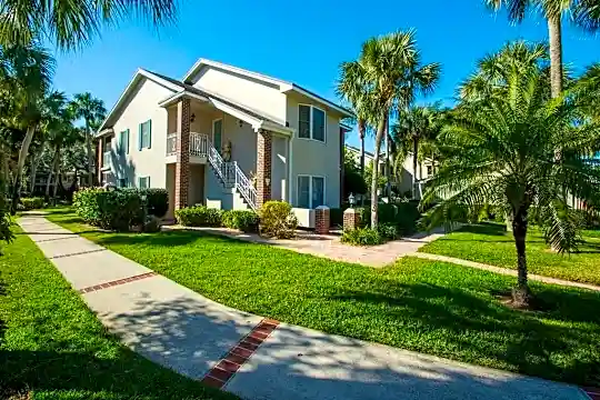 131 E Park Shores Cir #15E Photo 2