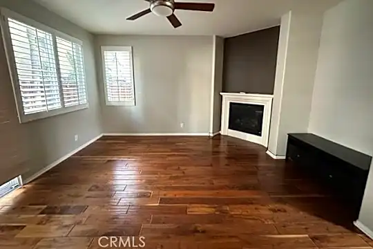 146 W Cork Tree Dr Photo 2