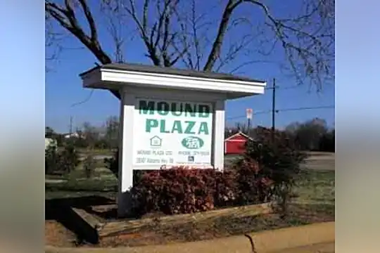 Mound Plaza Apartments Photo 2