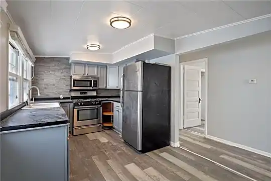400 W Franklin Ave #4 Photo 1