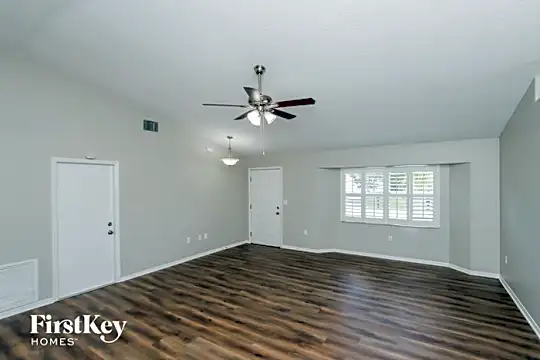 1309 Buffing Circle Southeast Photo 2