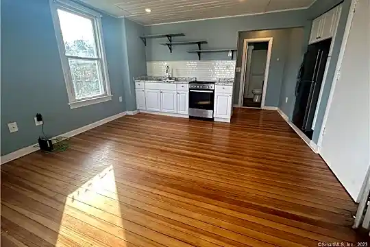 179 Montauk Ave #2 Photo 2