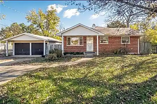 1818 Oak Tree St Photo 1