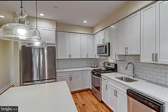 7042 Pipers Glen Wy #6 Photo 2