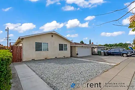 1935 Kinross Way, C Photo 2