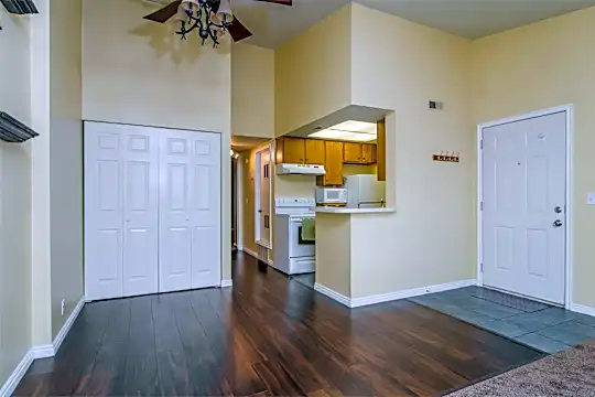 925 Creekhill Ln Photo 1