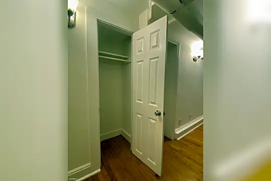 86 Charles St Photo 2
