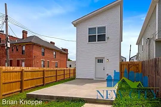 283 N 18th St Photo 2