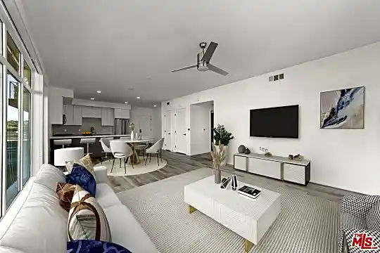 4850 Hollywood Blvd #502 Photo 1