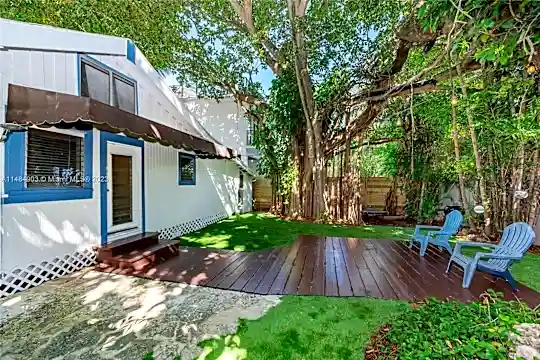 2869 Shipping Ave #A Photo 1
