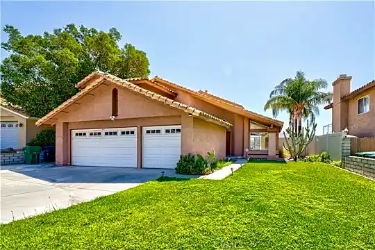 781 La Loma Ln Photo 2