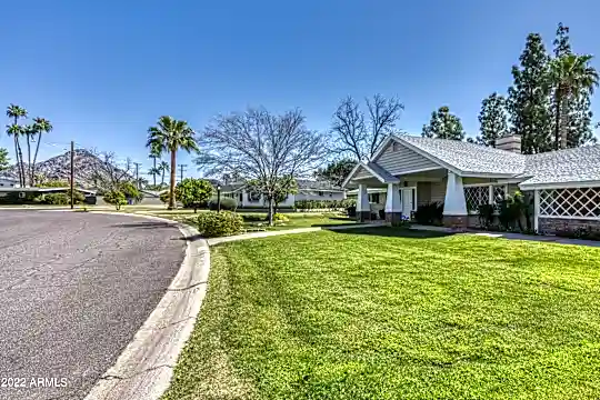 1841 E Berridge Ln Photo 2
