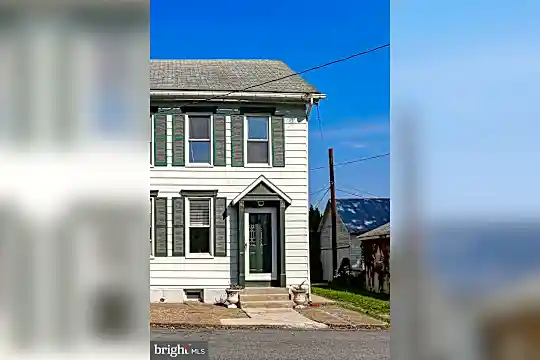 110 W Coover St Photo 2