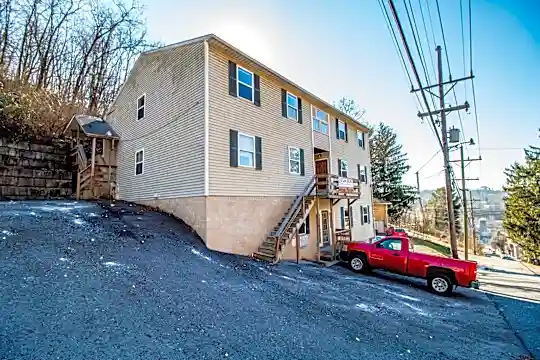 410 6th St Photo 1