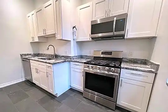 1121 Walnut St #2F Photo 1