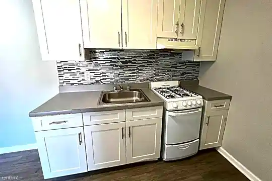 386 Stuyvesant Ave. Photo 2